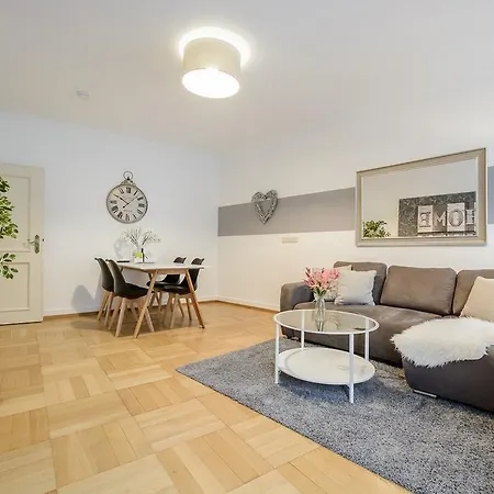 Deluxe Mit Schlossbergblick Apartment *